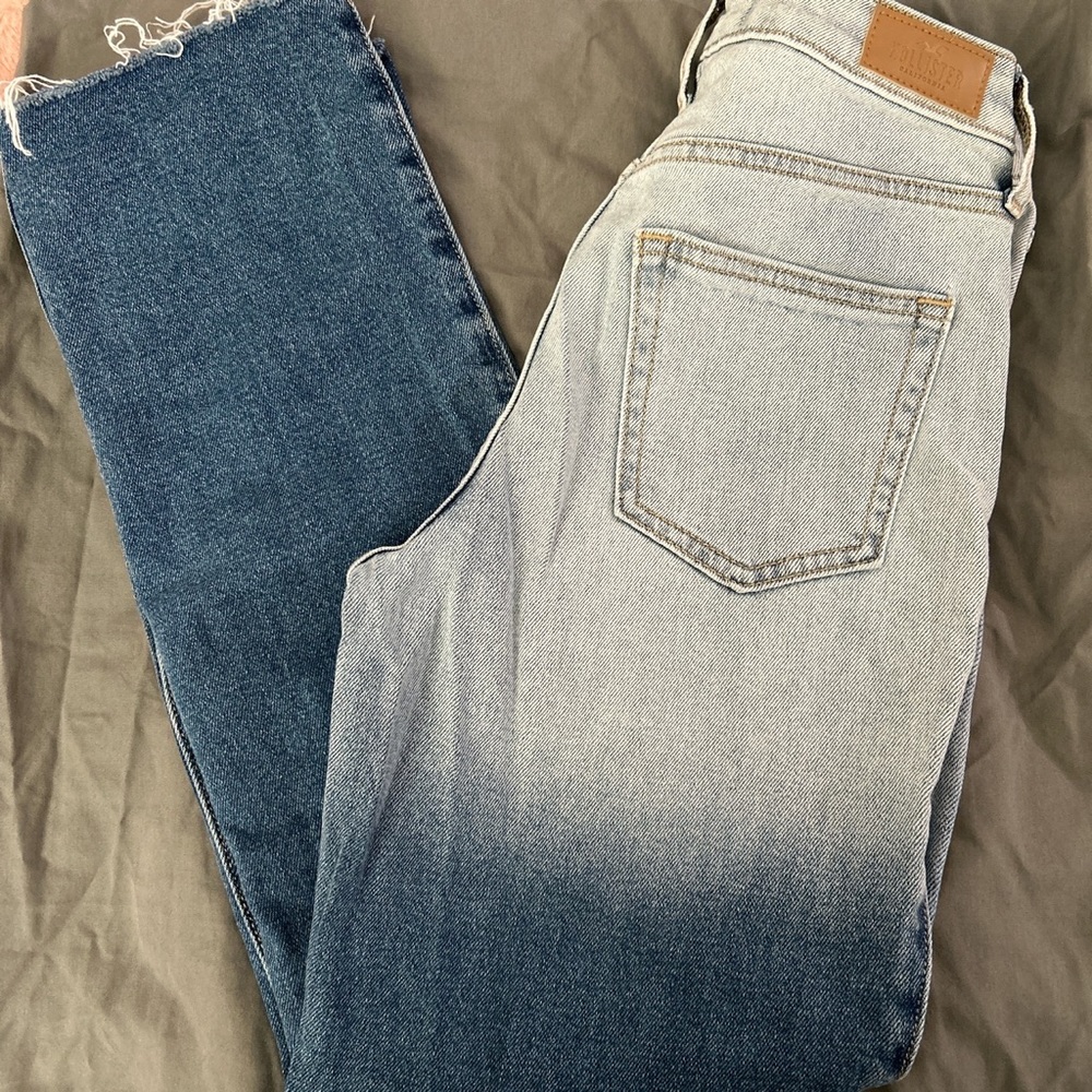 Hollister Size 1R Ultra High Rise Vintage Straight - Picture 2 of 3
